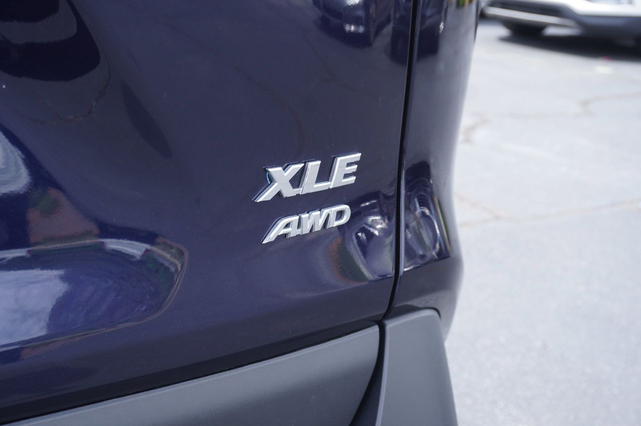 Vehicle image 12 of 35