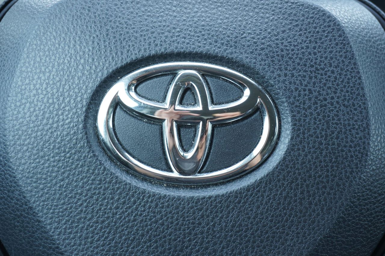Vehicle image 23 of 35