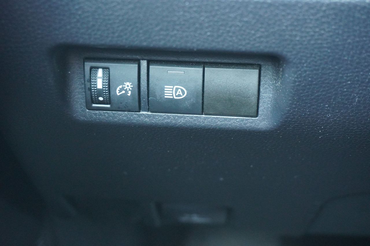 Vehicle image 27 of 35