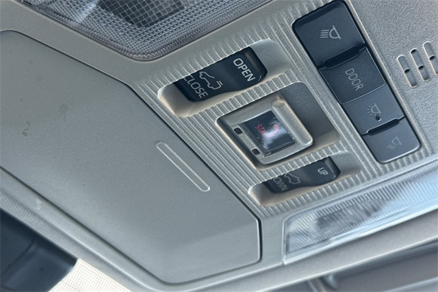 Vehicle image 24 of 49