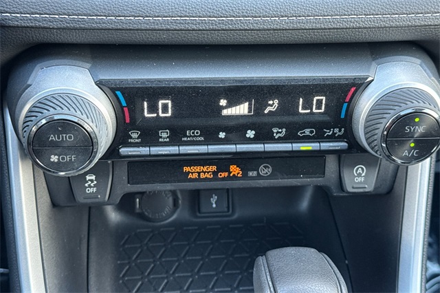 Vehicle image 27 of 49