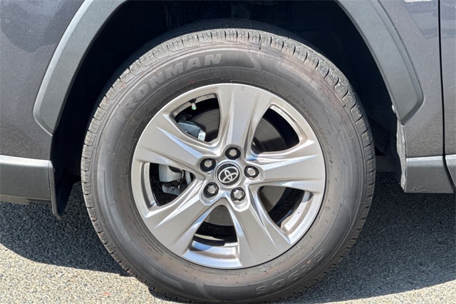 Vehicle image 40 of 49