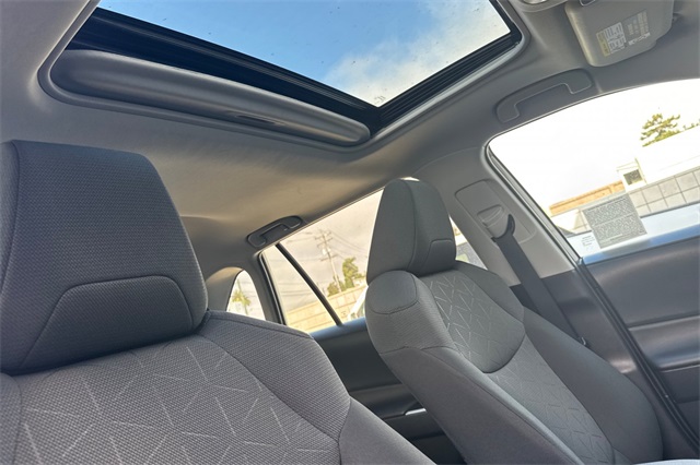 Vehicle image 21 of 49