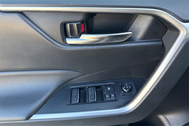 Vehicle image 12 of 49