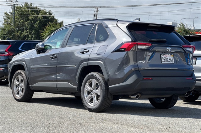 Vehicle image 8 of 49