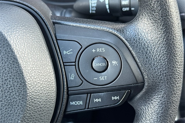 Vehicle image 32 of 49