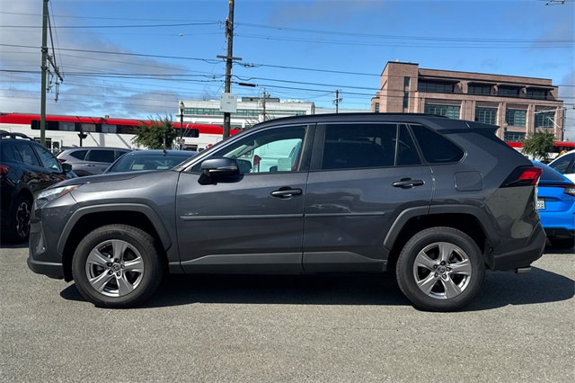 Vehicle image 9 of 49