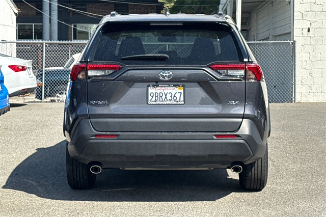 Vehicle image 7 of 49