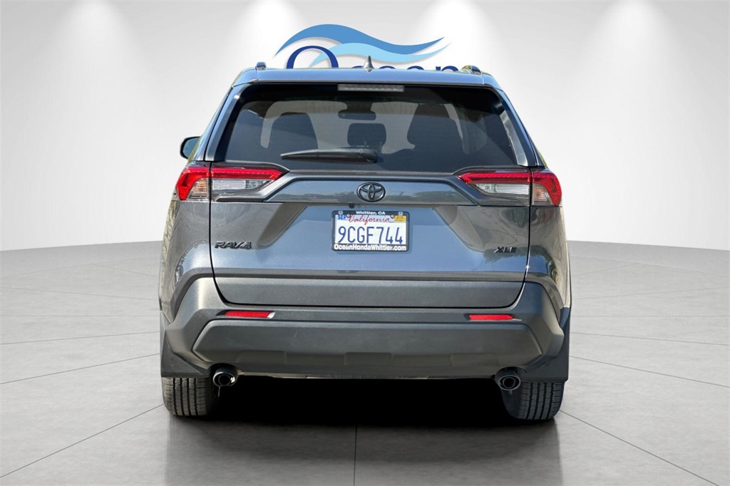 Vehicle image 7 of 31