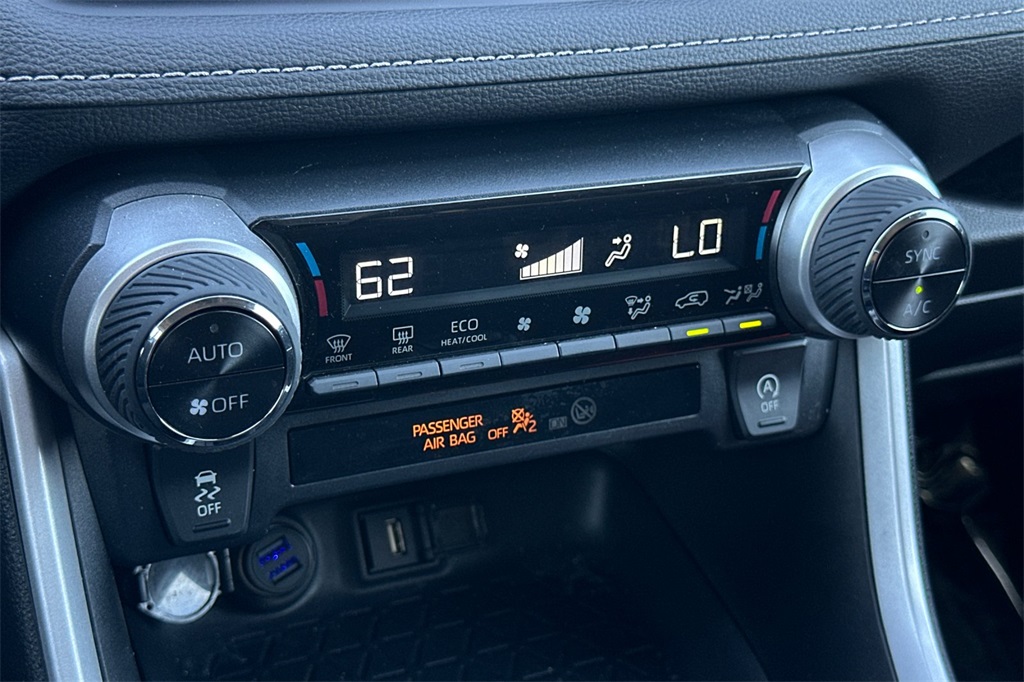 Vehicle image 26 of 31