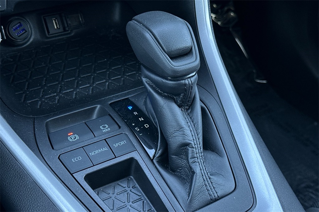 Vehicle image 21 of 31