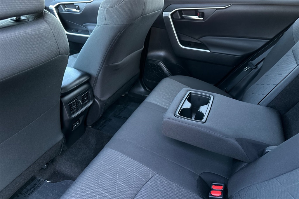 Vehicle image 13 of 31