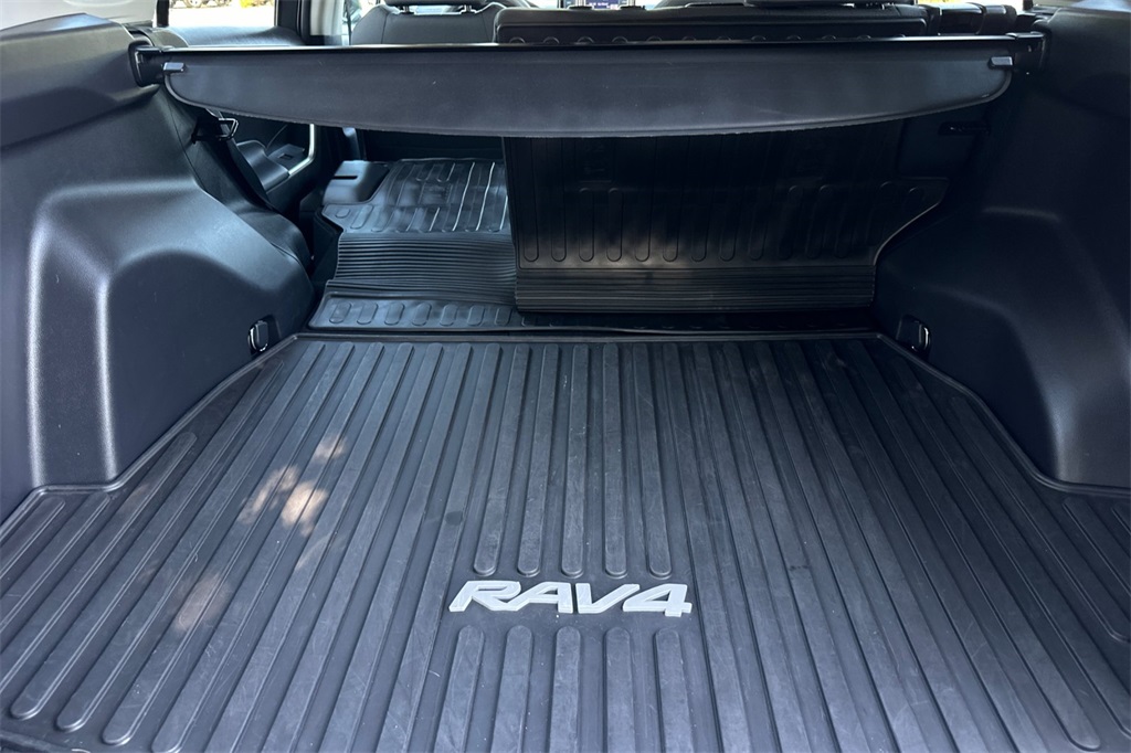 Vehicle image 11 of 31