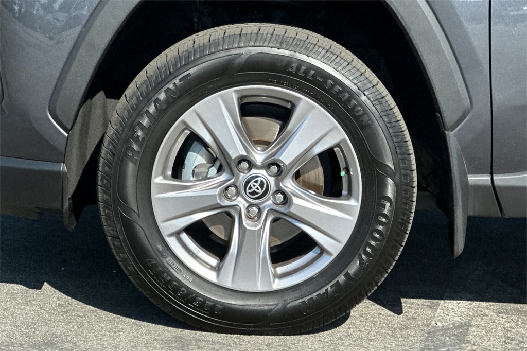 Vehicle image 10 of 31