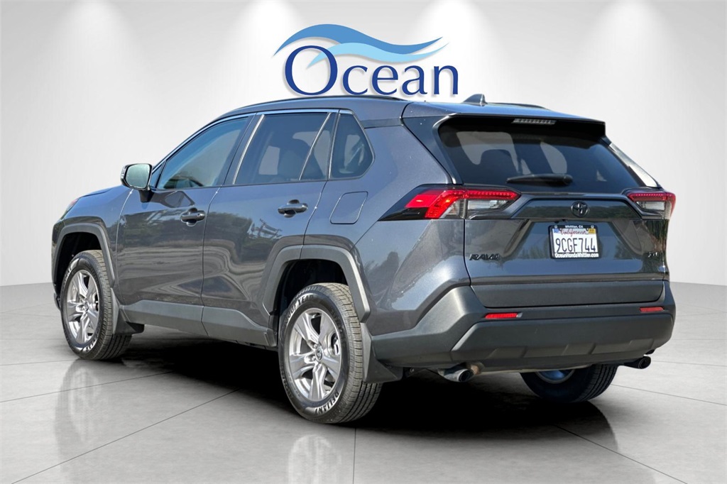 Vehicle image 8 of 31