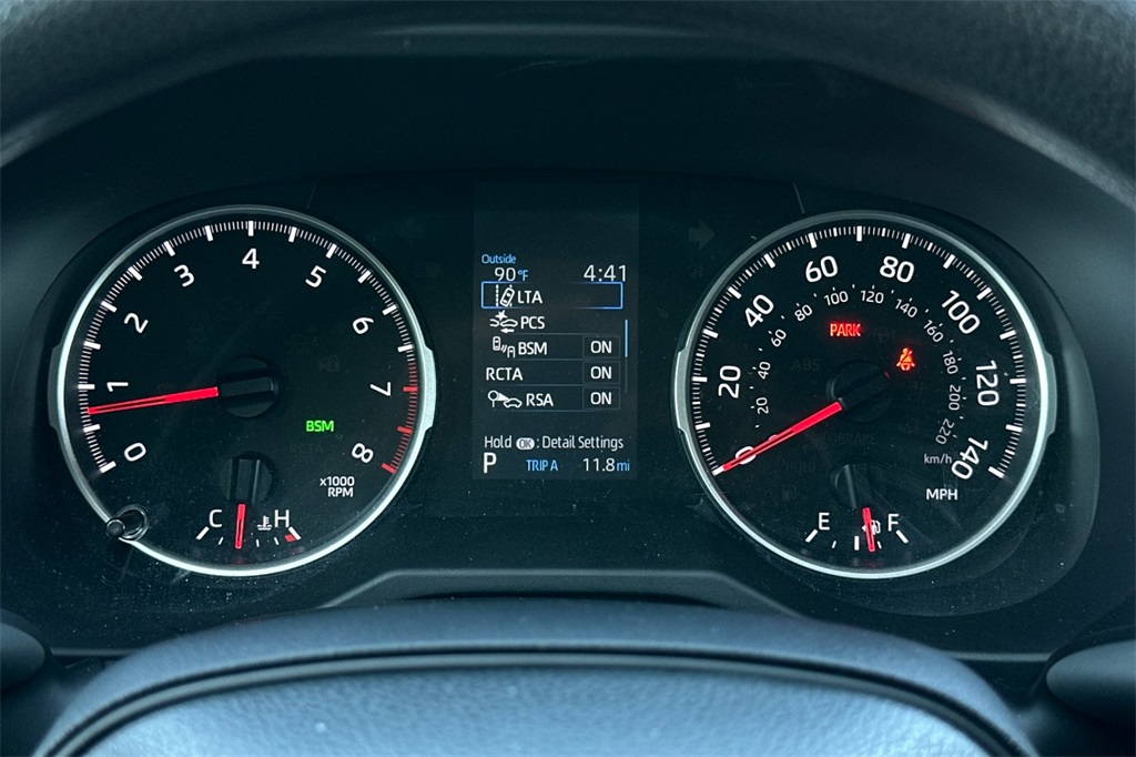 Vehicle image 17 of 31
