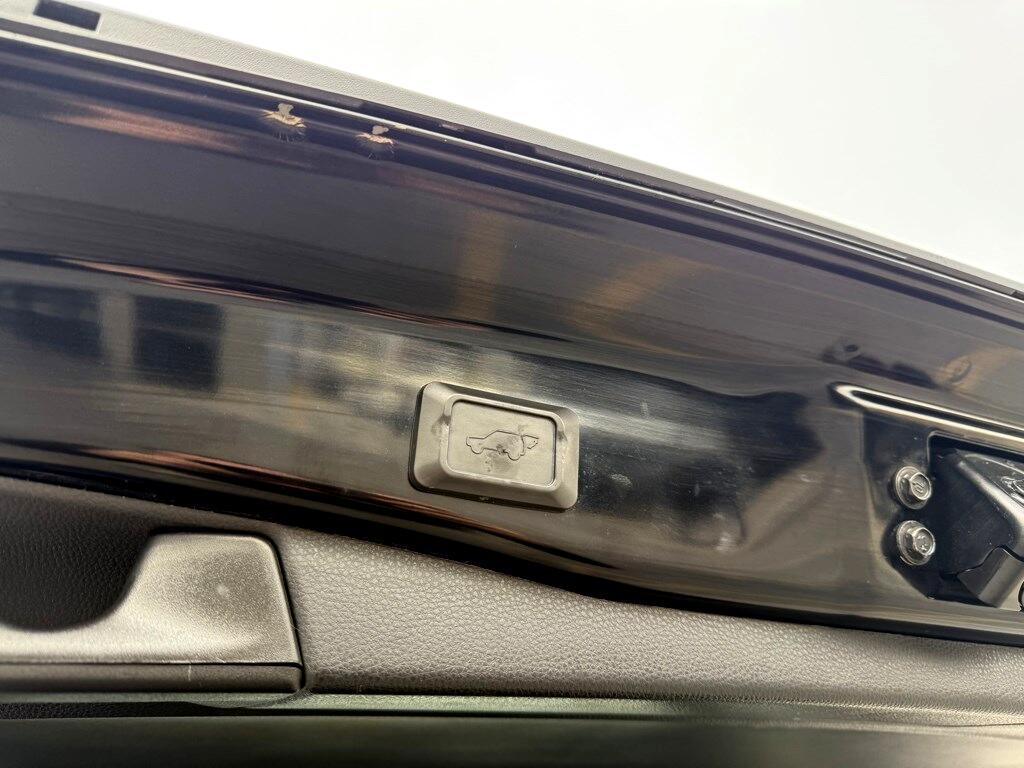 Vehicle image 13 of 40