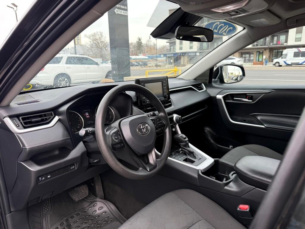 Vehicle image 16 of 40