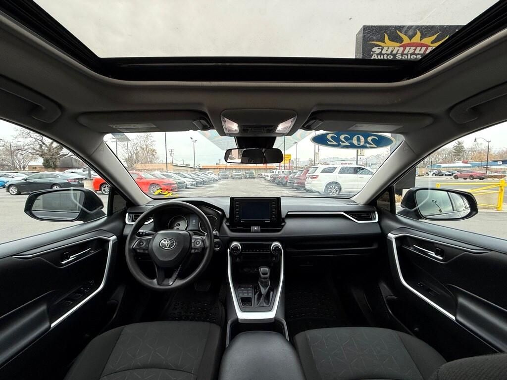 Vehicle image 21 of 40