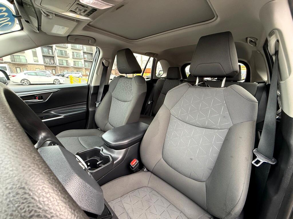 Vehicle image 19 of 40