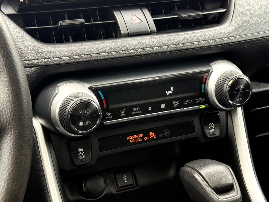 Vehicle image 28 of 40