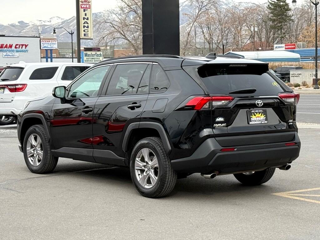Vehicle image 8 of 40