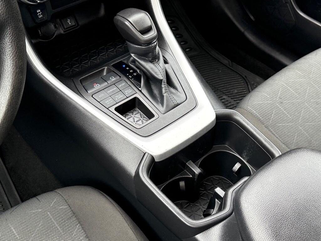 Vehicle image 26 of 40