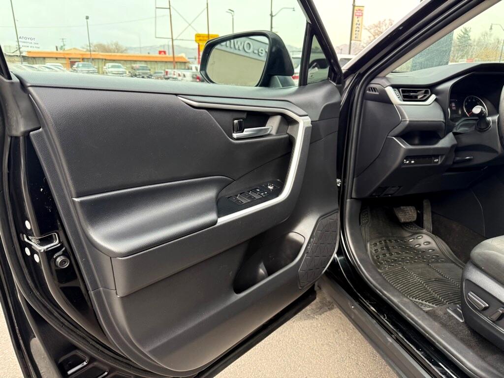 Vehicle image 14 of 40