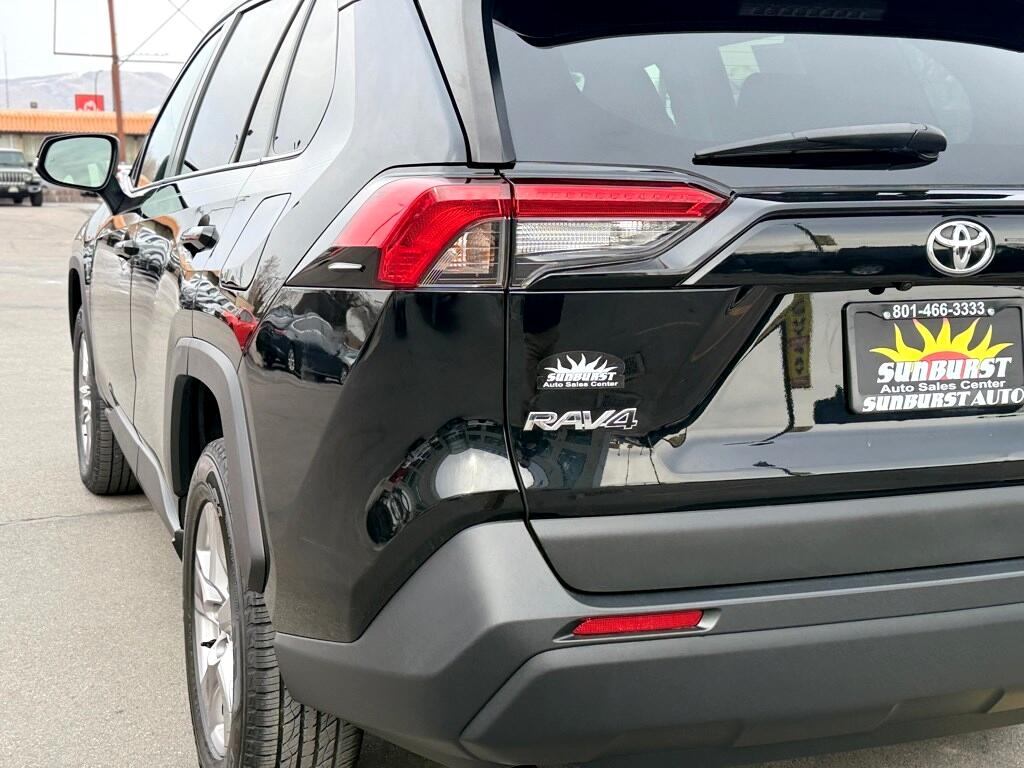 Vehicle image 11 of 40