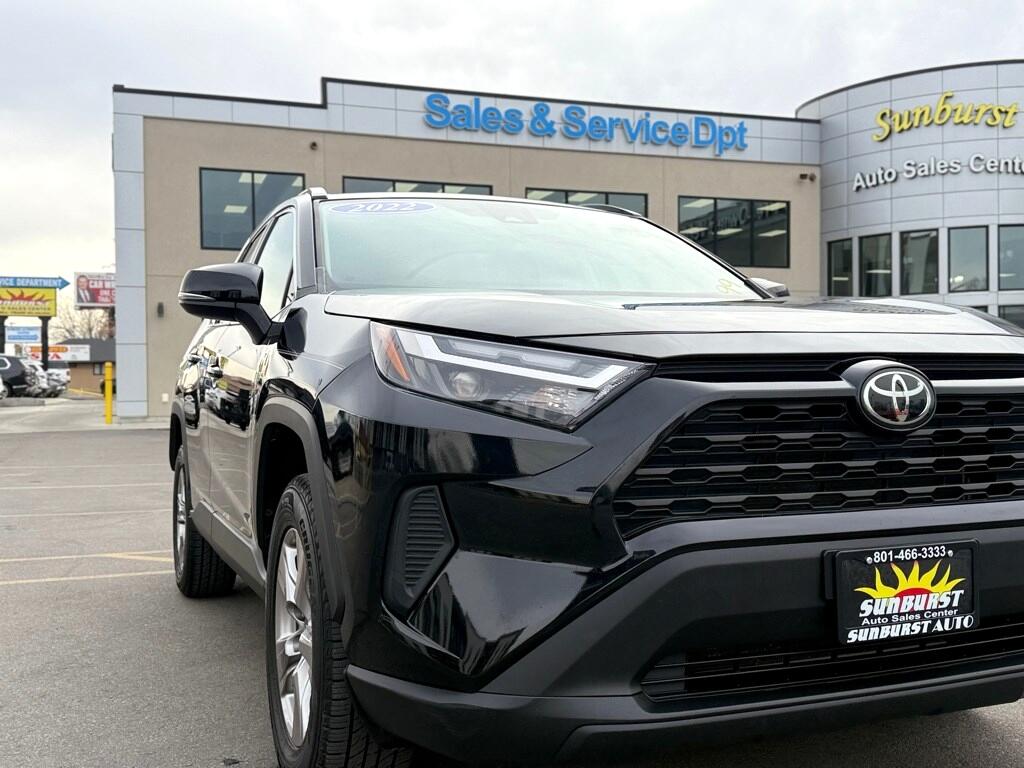 Vehicle image 10 of 40