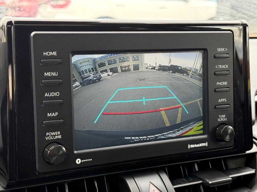 Vehicle image 33 of 40