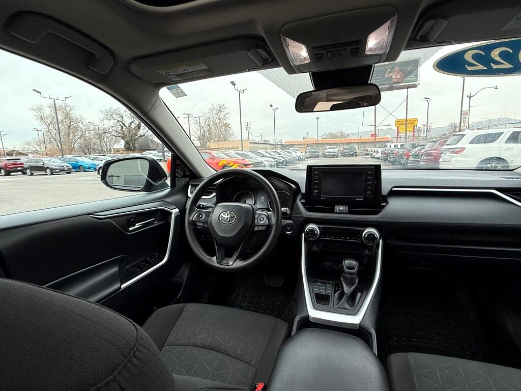Vehicle image 23 of 40