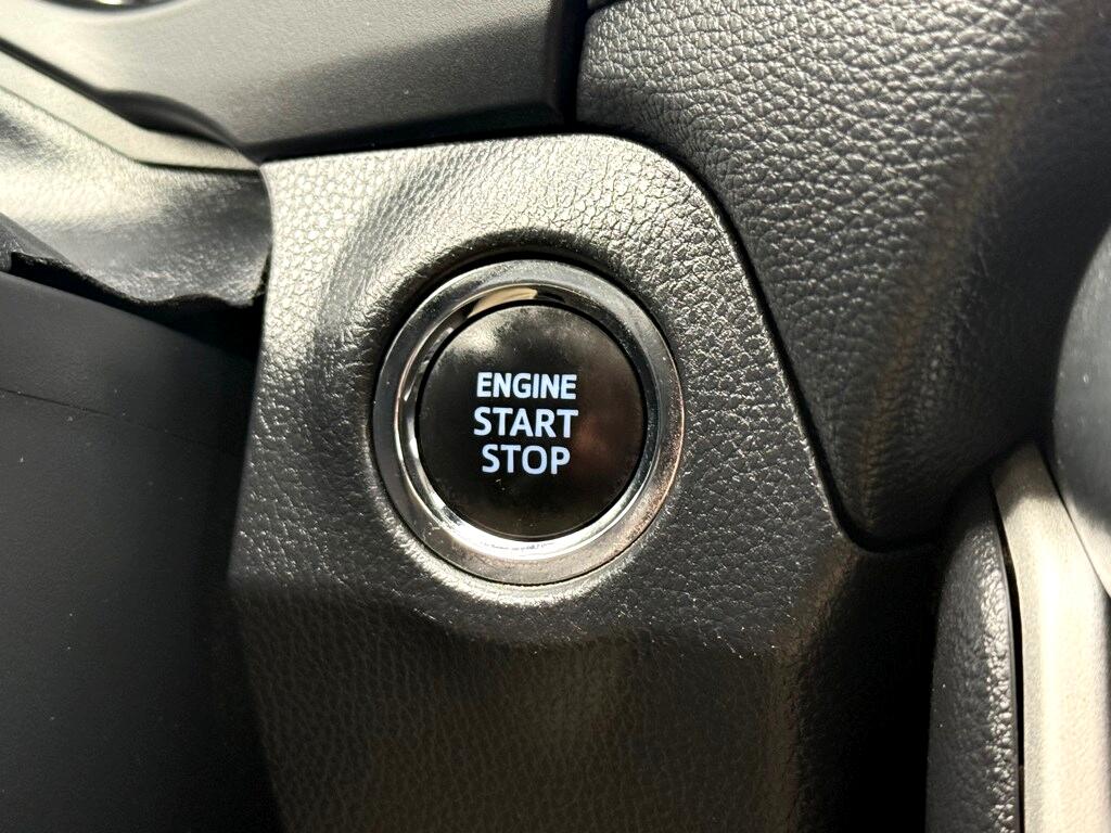 Vehicle image 32 of 40