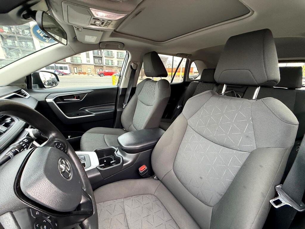 Vehicle image 18 of 40