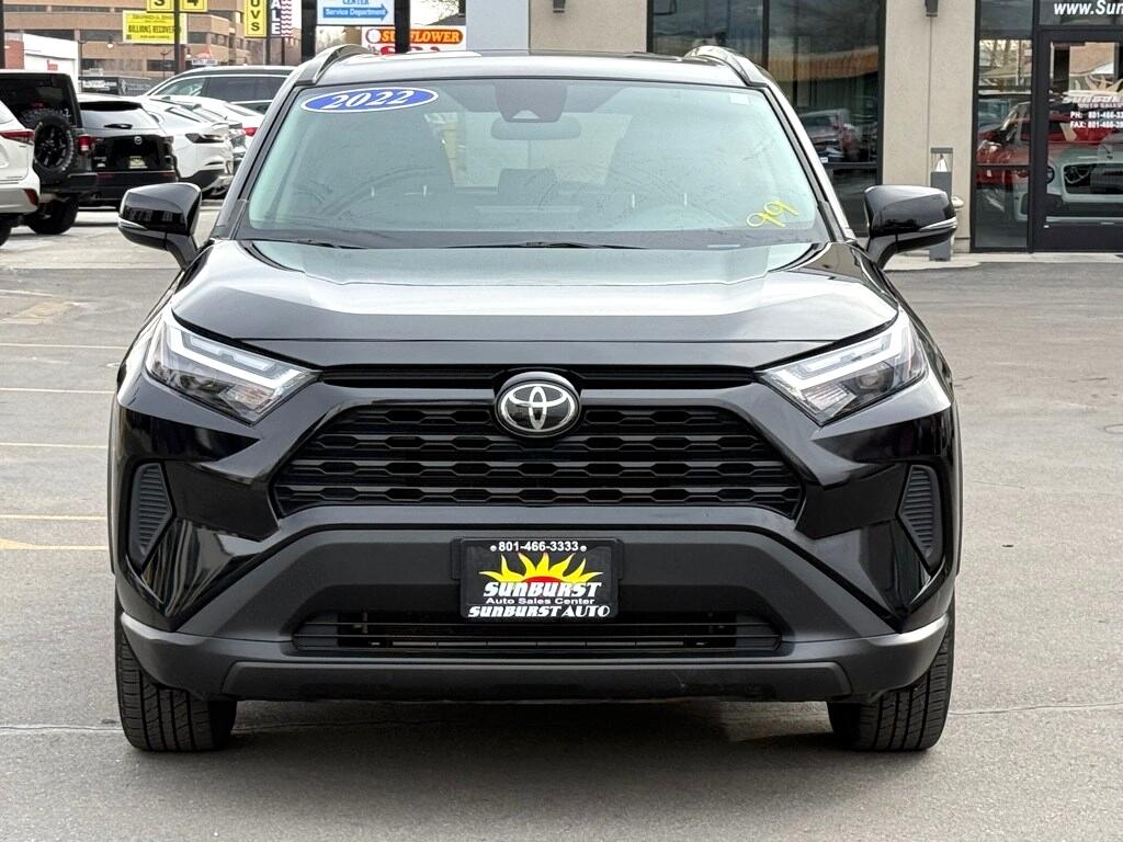 Vehicle image 3 of 40