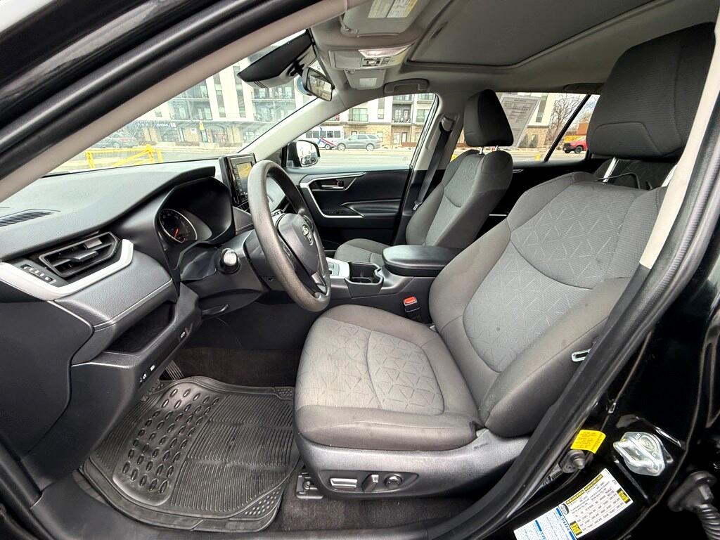 Vehicle image 17 of 40