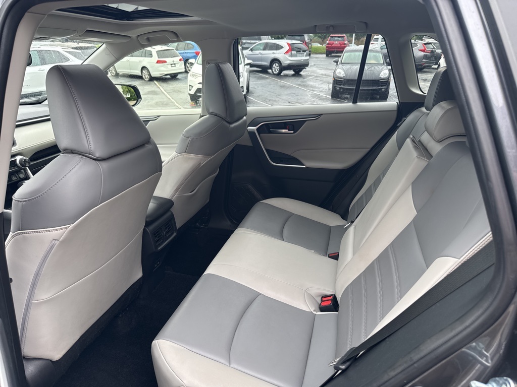Vehicle image 12 of 15