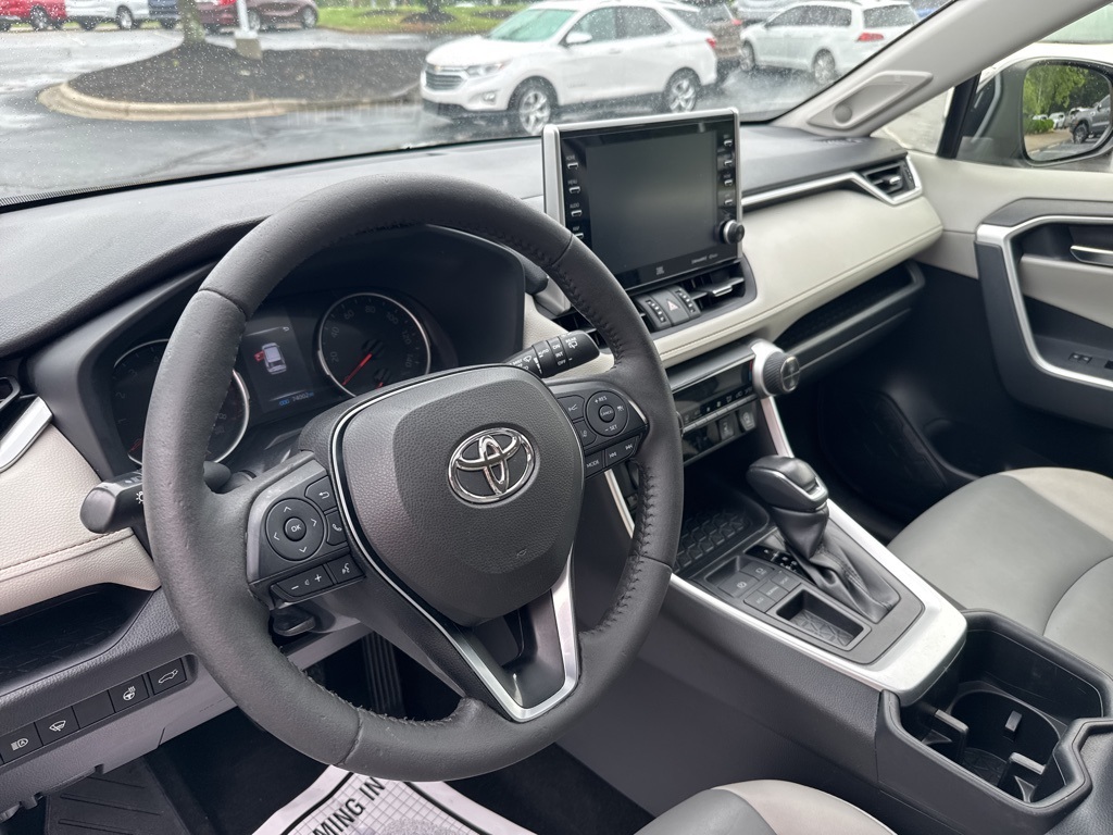 Vehicle image 9 of 15