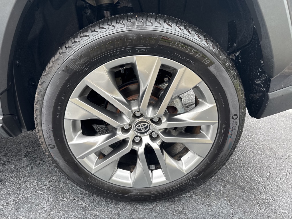 Vehicle image 6 of 15