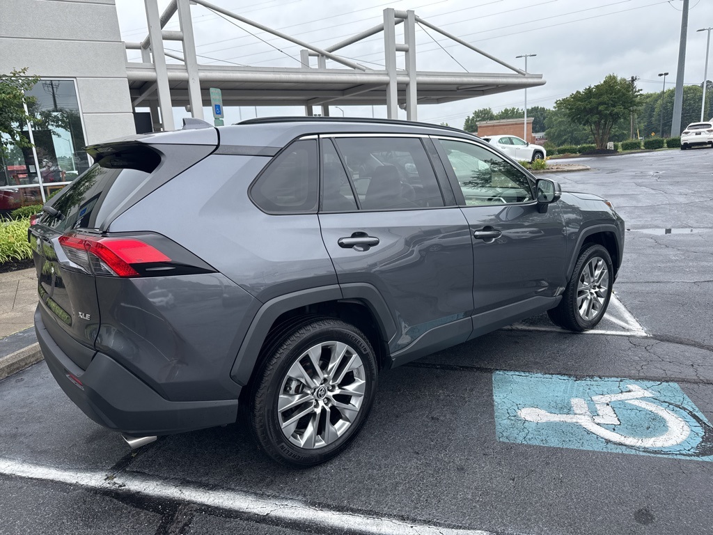 Vehicle image 4 of 15