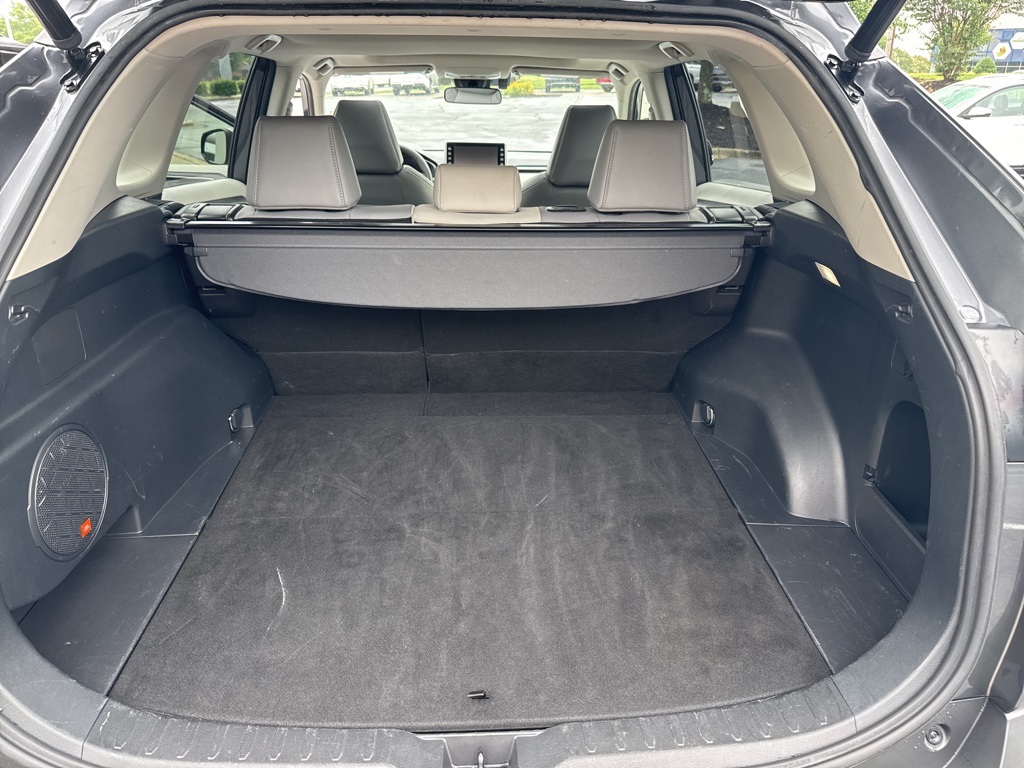 Vehicle image 13 of 15