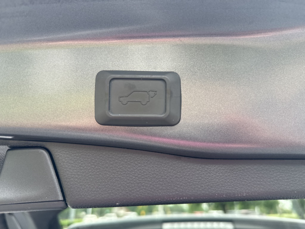 Vehicle image 14 of 15