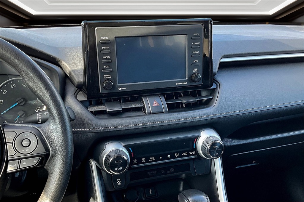 Vehicle image 8 of 40