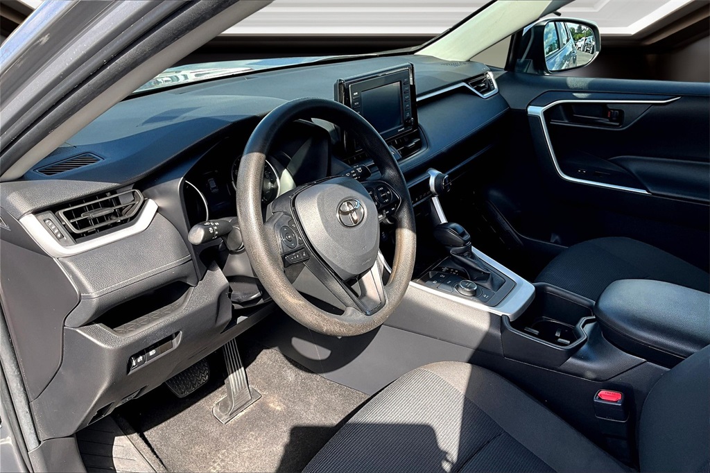 Vehicle image 14 of 40