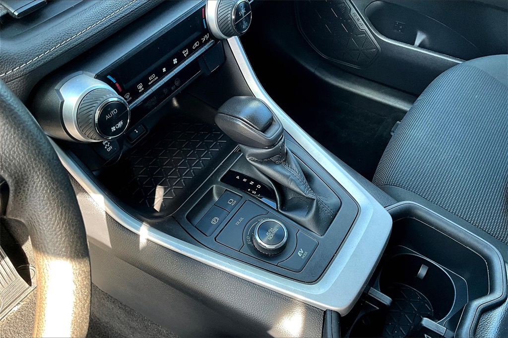 Vehicle image 15 of 40
