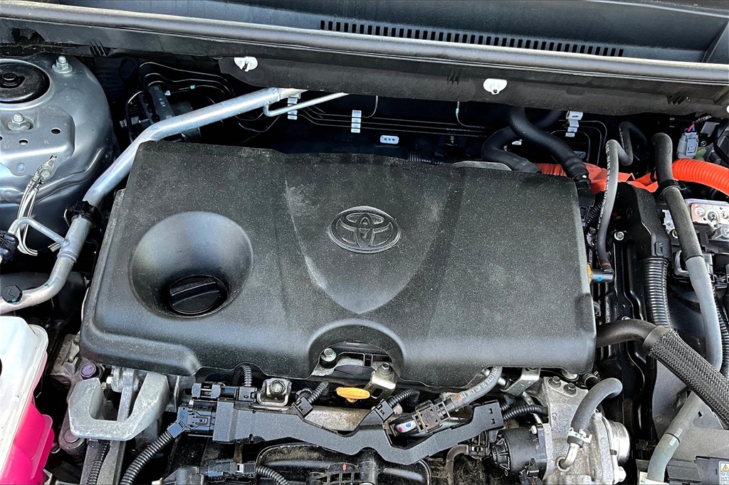 Vehicle image 32 of 40