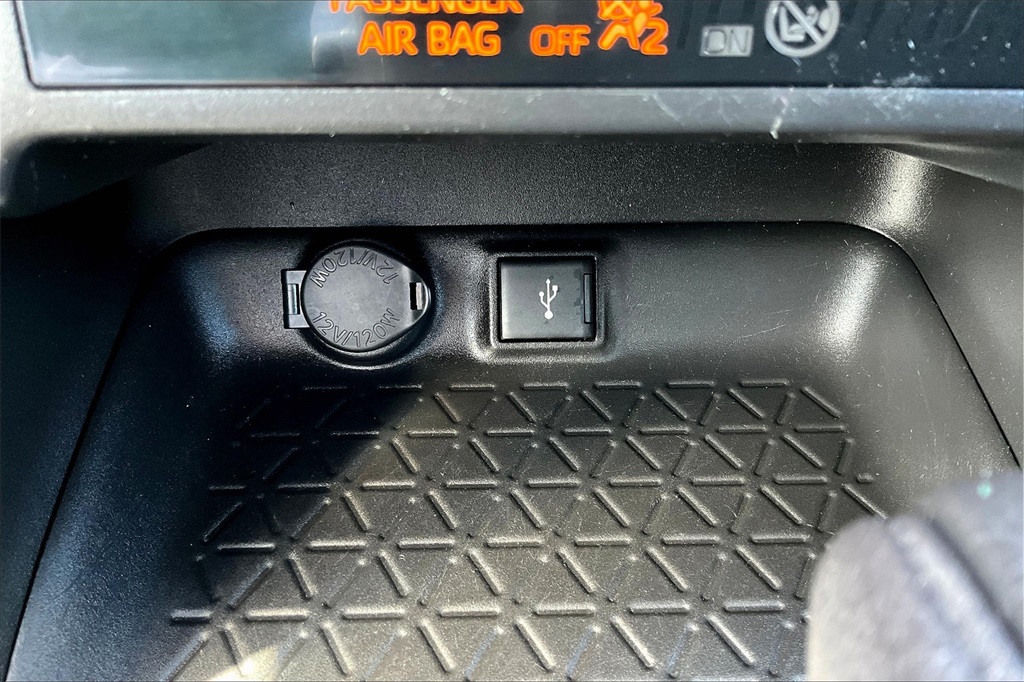 Vehicle image 30 of 40