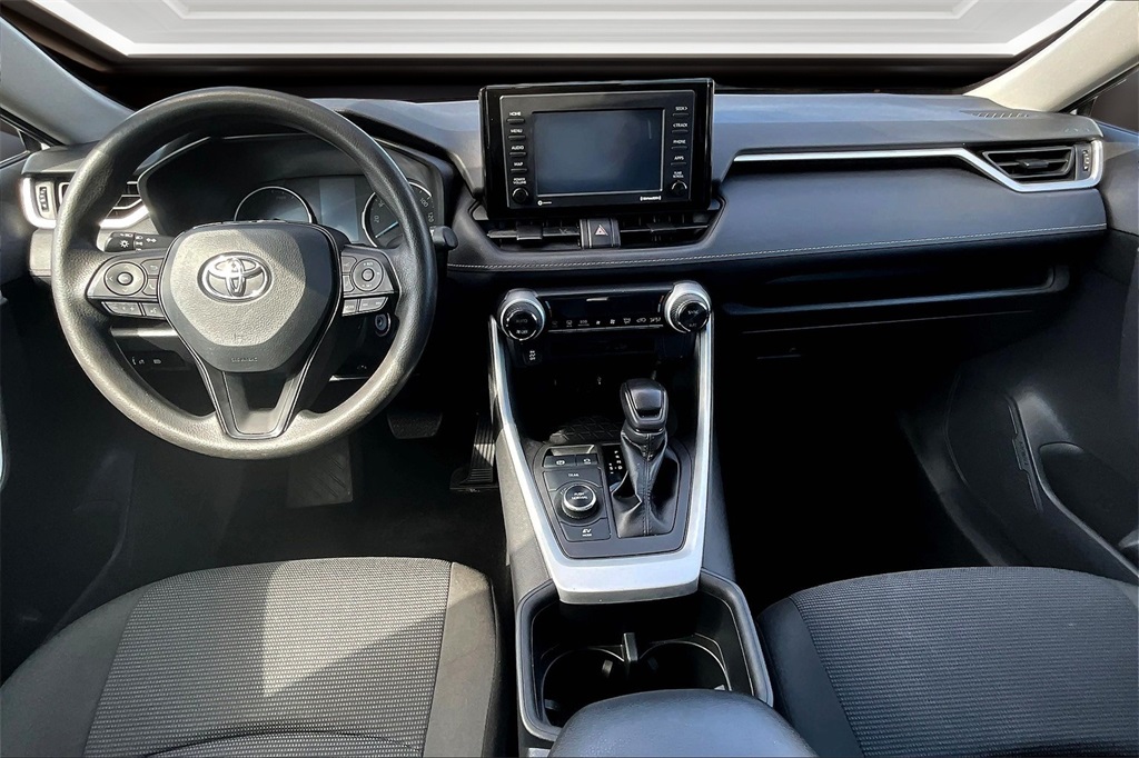 Vehicle image 16 of 40