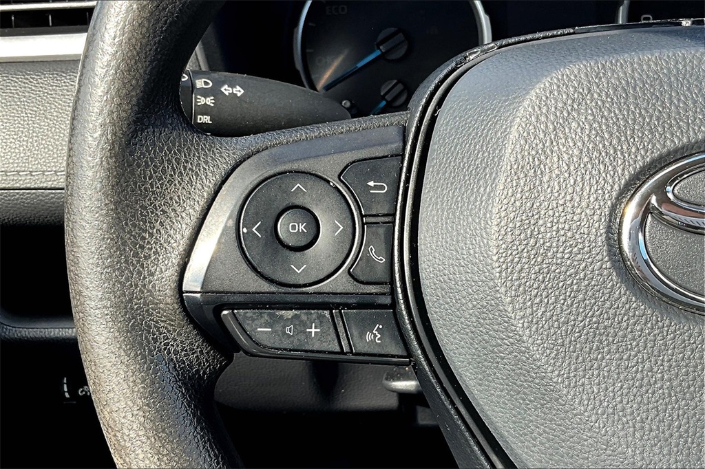 Vehicle image 18 of 40