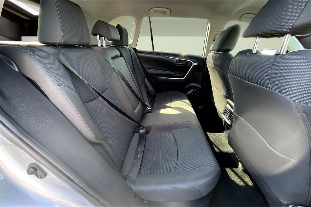 Vehicle image 26 of 40